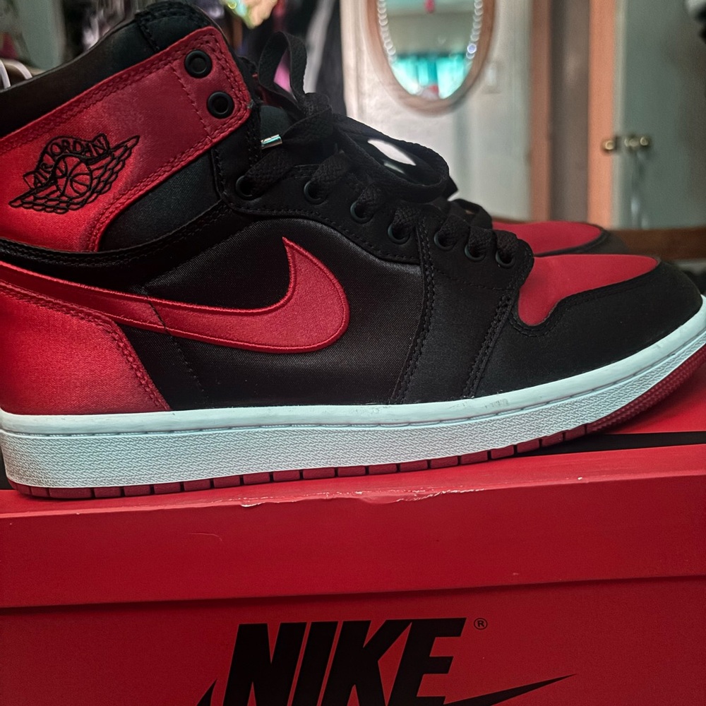 Jordan retro 1s satin red&&black
